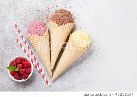 Ice cream with berries 43238194