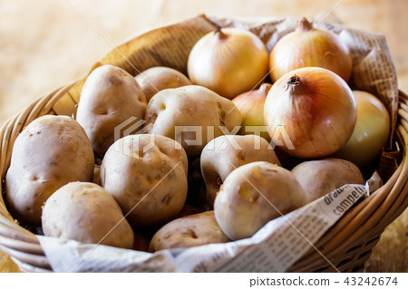 Potato and onion 43242674