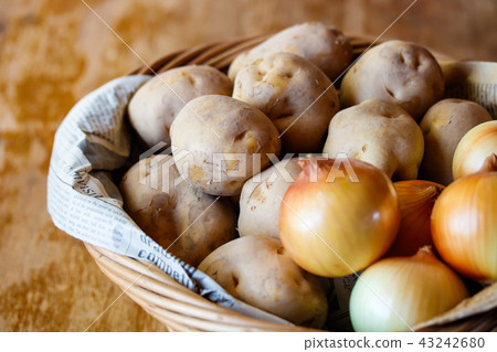 土豆和洋蔥 43242680