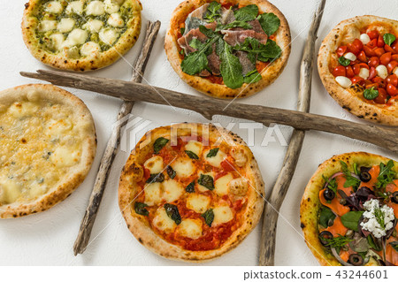 Homemade pizza Italian home-made pizza Homemade pizza Italian home-made pizza 43244601