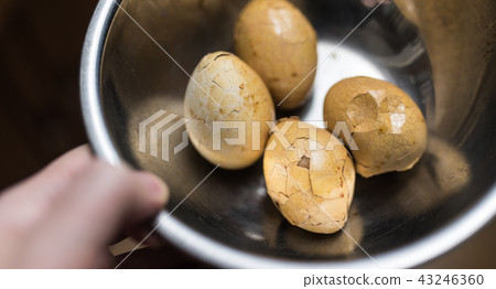Smoked eggs 43246360