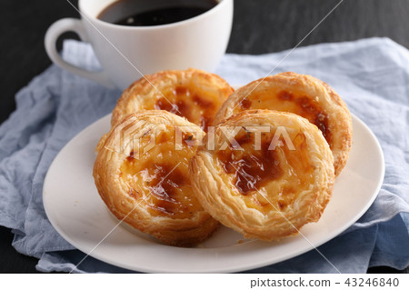 Pastel de nata and coffee Pastel de nata and coffee 43246840