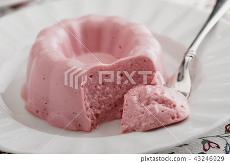 Raspberry agar mousse Raspberry agar mousse 43246929
