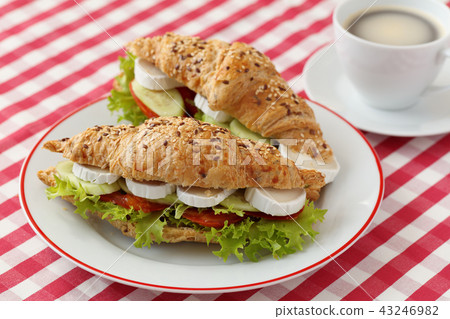 Goat cheese croissant sandwich 43246982