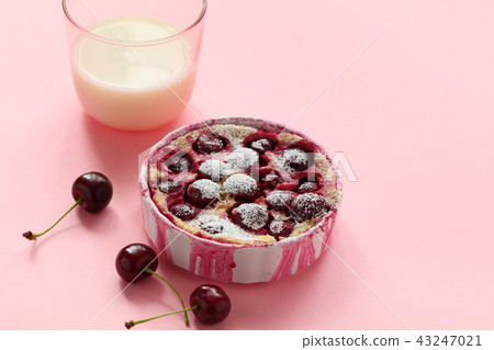 Cherry clafoutis 43247021