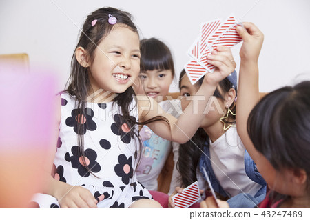 Girls to play with friends Girls to play with friends 43247489