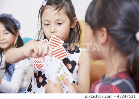 Girls to play with friends 43247521