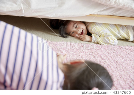 A girl staying with a friend staying 43247600