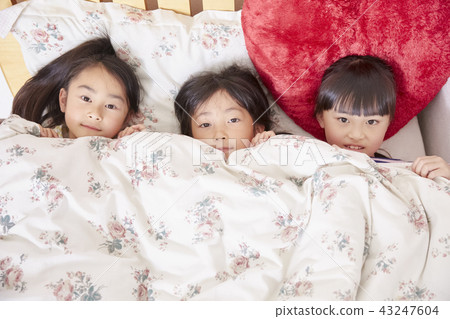 A girl staying with a friend staying A girl staying with a friend staying 43247604