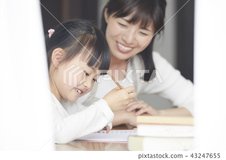 A girl who studies 43247655