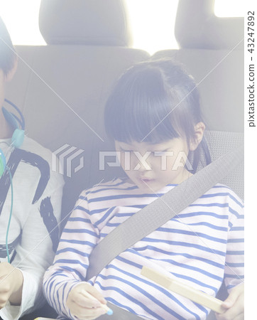 孩子們騎車 43247892