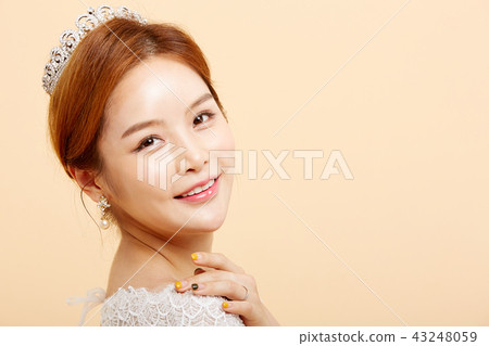 Female Bridal Image Color Back 43248059