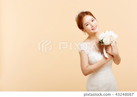 Female Bridal Image Color Back 43248087