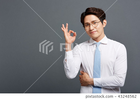 男性商人顏色袋子 43248562