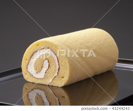 Roll cake  43249243