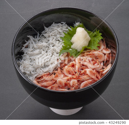 Shirasu和櫻桃三文魚蝦 43249290