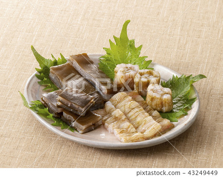 Sweet sea bream and white shrimp 43249449