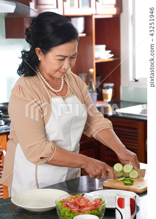 Cooking woman Cooking woman 43251946