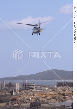 SH-60B Seahawk anti-submarine helicopter of the U.S. Navy in Japan who rescues in Otsuchi town, Iwate prefecture after the damage caused by the Great East Japan Earthquake SH-60B Seahawk anti-submarine helicopter of the U.S. Navy in Japan who rescues in Otsuchi town, Iwate prefecture after the damage caused by the Great East Japan Earthquake 43251999