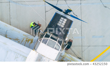 airport worker service airport worker service 43252150