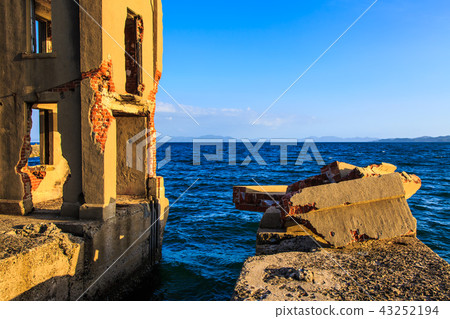 The dusk of the torpedo test site ruins [Nagasaki prefecture Higashisonogi Korigunadamachi] 43252194