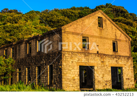 The dusk of the torpedo test site ruins [Nagasaki prefecture Higashisonogi Korigunadamachi] 43252213