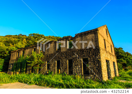 The dusk of the torpedo test site ruins [Nagasaki prefecture Higashisonogi Korigunadamachi] 43252214