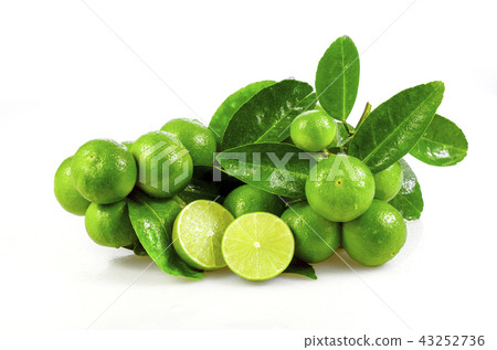 Seedless organic lime fruits. Seedless organic lime fruits. 43252736