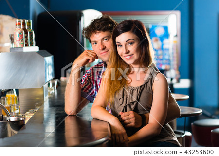 People in club or bar drinking People in club or bar drinking 43253600