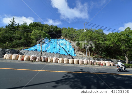 由於山體滑坡臨時恢復大型滑坡 由於山體滑坡臨時恢復大型滑坡 43255508