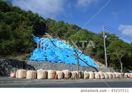 由於山體滑坡臨時恢復大型滑坡 43255511