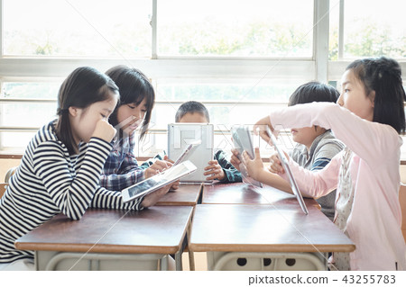 Classroom scene of IT education 43255783