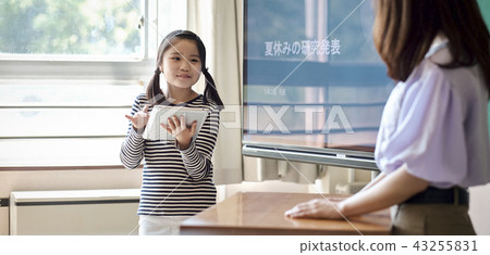 Elementary school student who presents free study 43255831