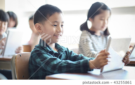 IT教育的課堂場面 43255861