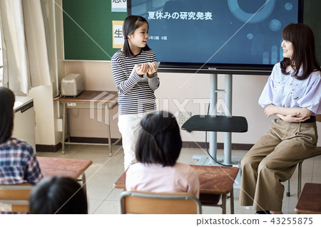 提供免費學習的小學生 提供免費學習的小學生 43255875