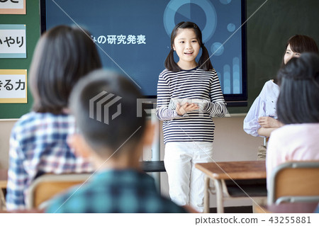 提供免費學習的小學生 43255881