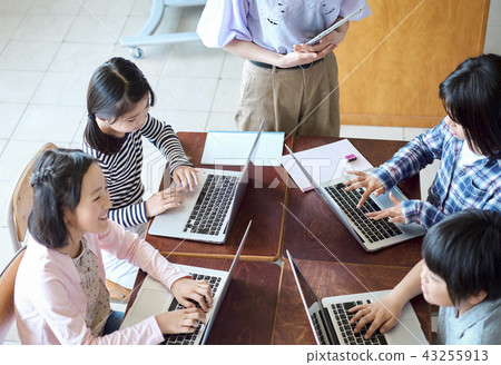 Classroom scene of IT education 43255913