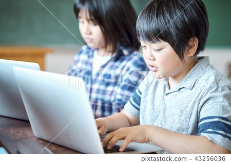 小學IT教育課風景 小學IT教育課風景 43256036