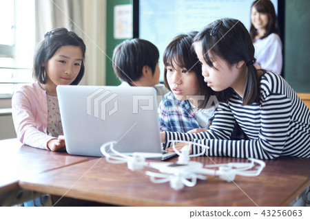 小學IT教育課風景 小學IT教育課風景 43256063