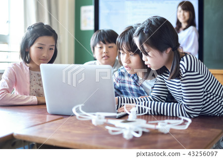小學IT教育課風景 43256097