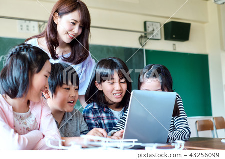 小學IT教育課風景 小學IT教育課風景 43256099