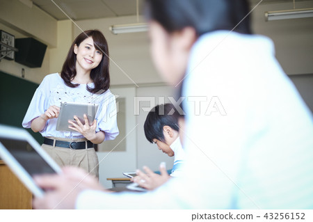 小學IT教育課風景 43256152