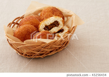 Curry bread filled with basket 43256434