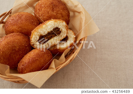 Curry bread filled with basket 43256489