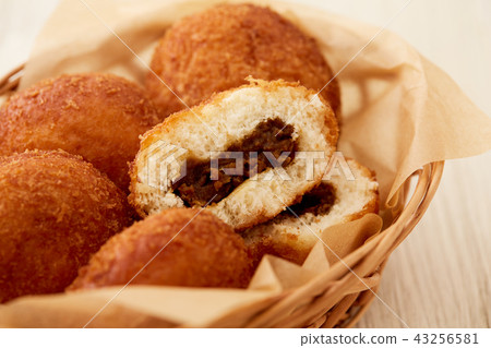 Curry bread filled with basket Curry bread filled with basket 43256581