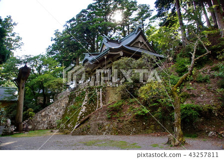 Kumano Sanzan Okunonomiya Tamaki Shrine Ohondon(奈良縣吉野郡Totsugawa-mura) Kumano Sanzan Okunonomiya Tamaki Shrine Ohondon(奈良縣吉野郡Totsugawa-mura) 43257811