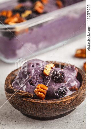 Vegan blackberry ice cream with pecan and coconut 43257903