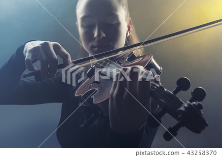Violin 43258370