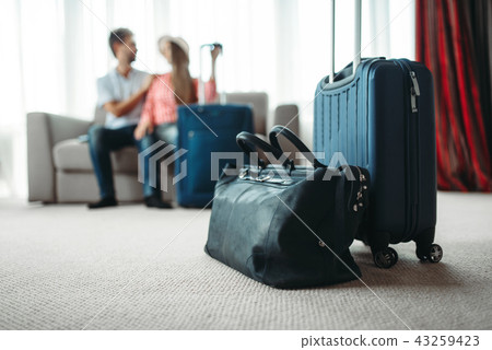 Happy couple with suitcases prepares for vacation 43259423