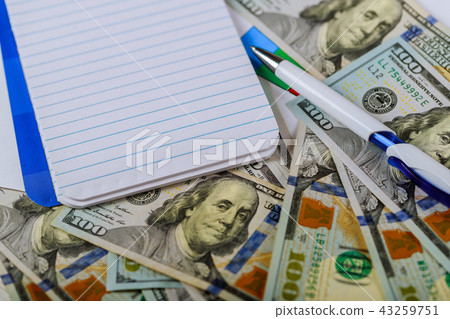 Empty notepad on dollar banknotes with pen 43259751